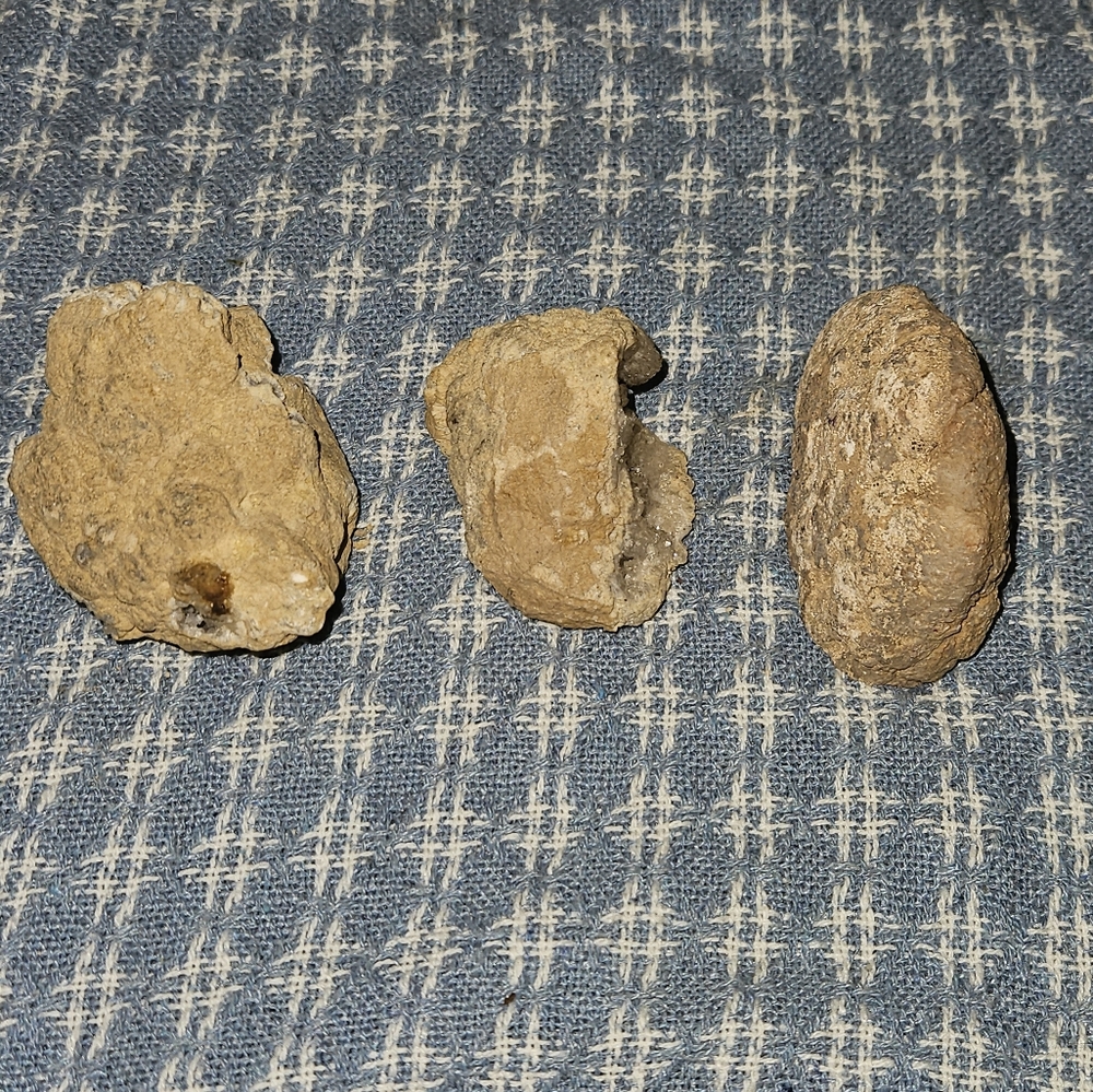 3 Geode rocks - Picture 7 of 8